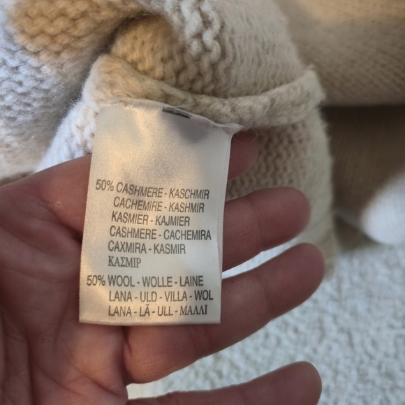 Burberry Cashmere & Wool Cream Turtleneck Sweater - Picture 4 of 4